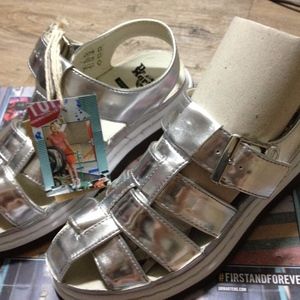 Dr. Martens Women`s LIMITED EDITION Aggy  Sandals BNIB